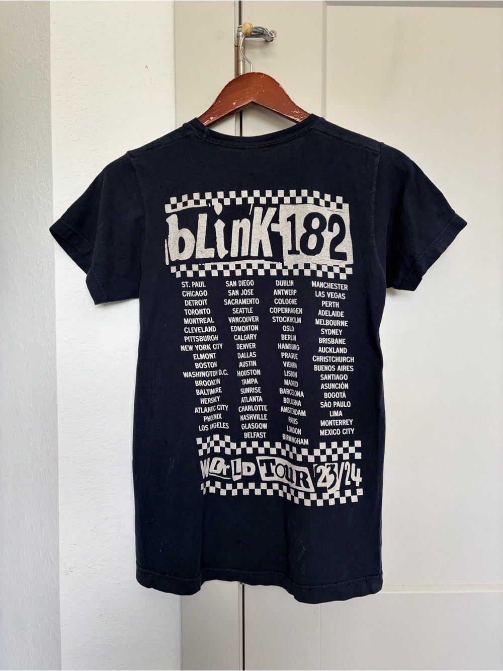 BLINK-182 2024 CRAPPY PUNK ROCK GRAPHIC WORLD TOUR T-SHIRT NAVY MEN’S SMALL